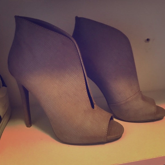 JustFab Shoes - Sand Cut Out Booties JustFab 👢